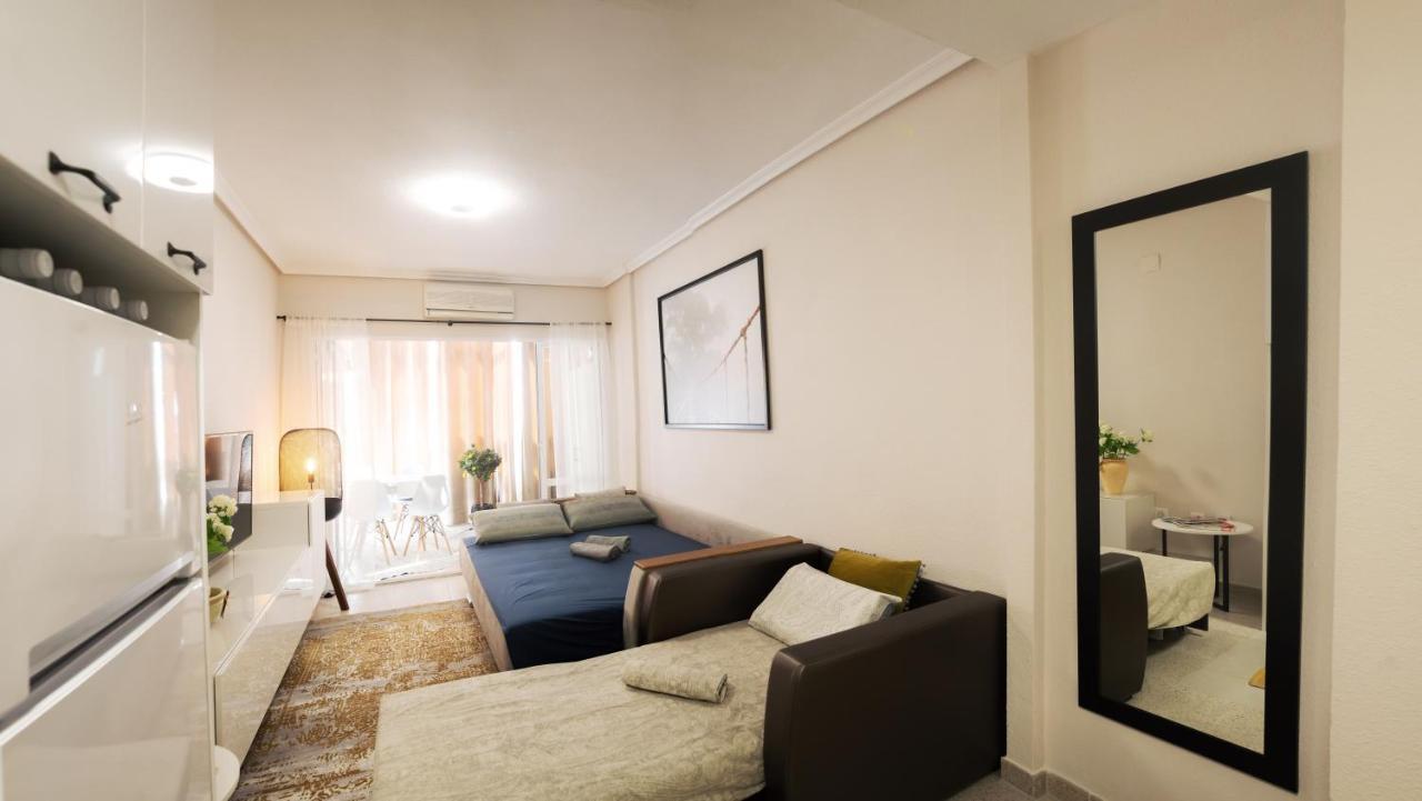 Holiday Studio Jardin Playa Torrevieja Eksteriør billede